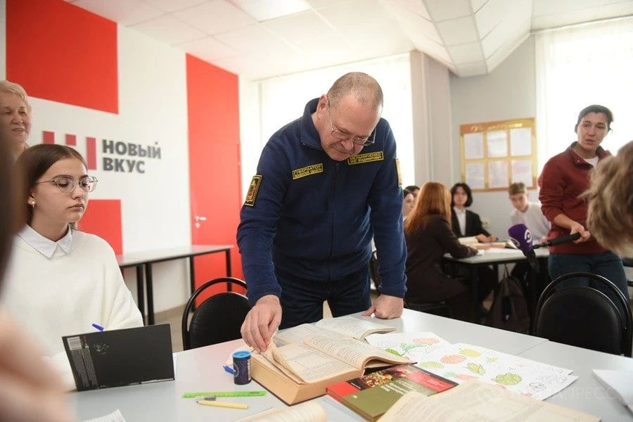 23 октября губернатор Олег Мельниченко с рабочим визитом посетил Пензенский колледж пищевой промышленности и коммерции 23 октября губернатор Олег Мельниченко с рабочим визитом посетил Пензенский колледж пищевой промышленности и коммерции