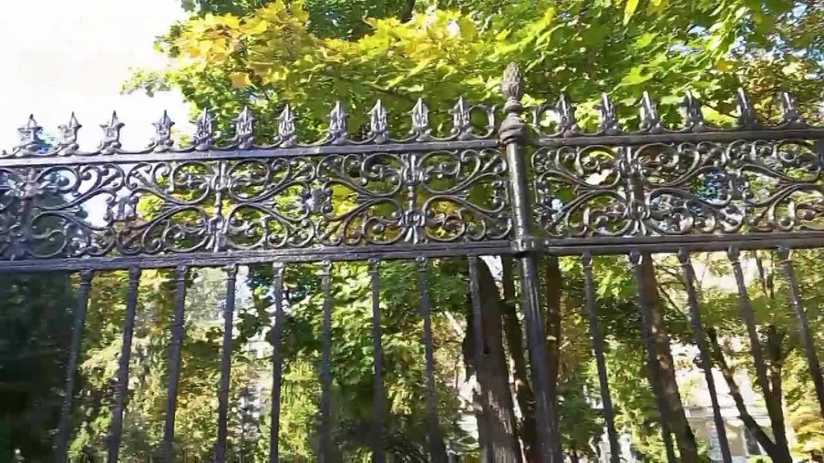 Классическая гимназия №1 имени В.Г.Белинского г. Пензы — одно из старейших образовательных учреждений России, основанное в 1786 году по указу императрицы Екатерины II. В этом году учебное заведение отмечает 240-летие