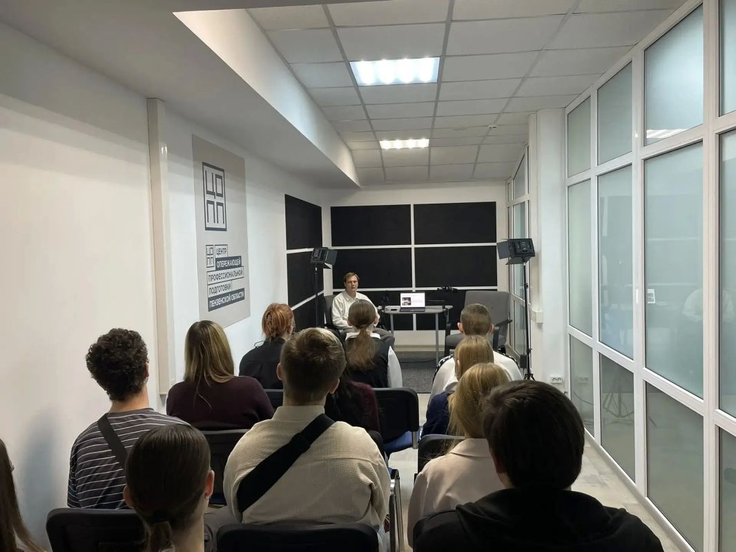В Центре опережающей профессиональной подготовки (ЦОПП) состоялся образовательный интенсив «Медиа-движение СПО 58: Академия наставников». В Центре опережающей профессиональной подготовки (ЦОПП) состоялся образовательный интенсив «Медиа-движение СПО 58: Академия наставников».