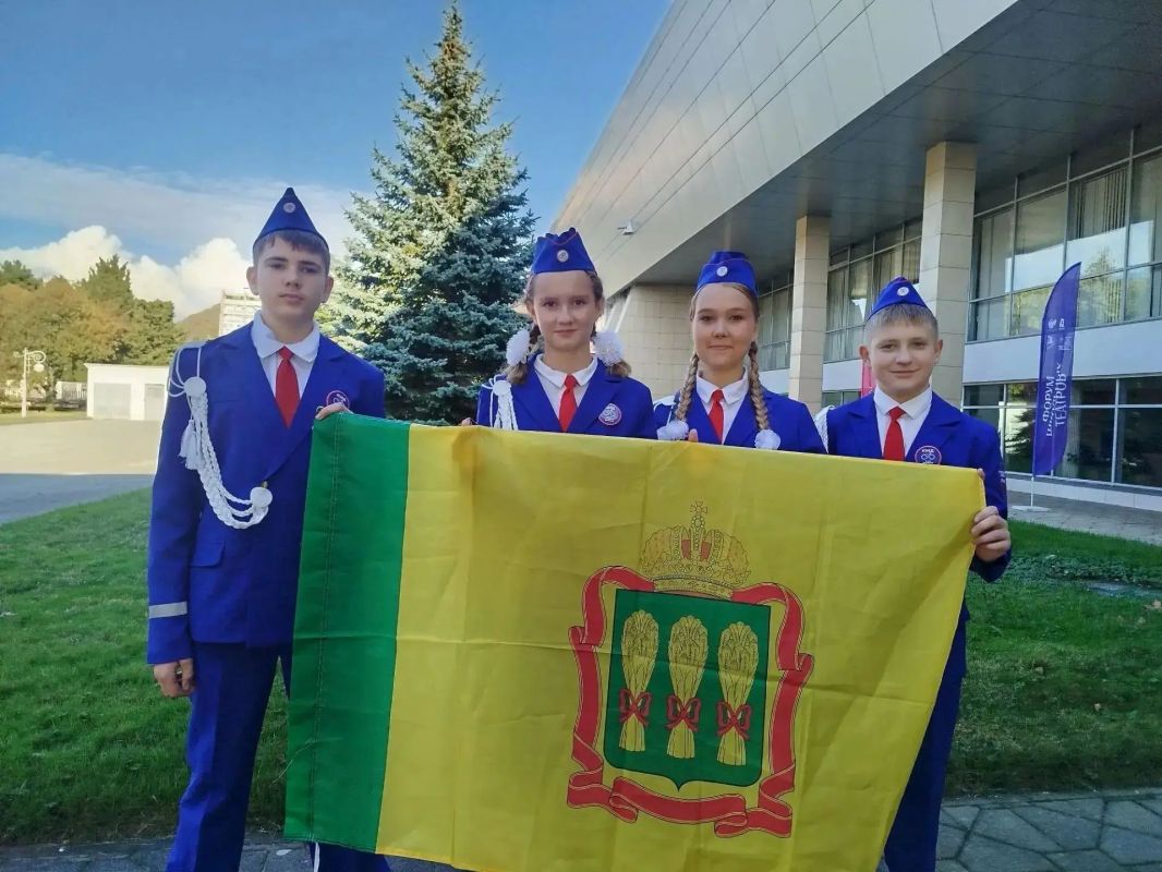 Ребята прошли очень насыщенную программу: мастер-классы по фигурному вождению велосипеда , тренинги по основам лидерства и публичным выступлениям, деловые игры, творческие и спортивные мероприятия Ребята прошли очень насыщенную программу: мастер-классы по фигурному вождению велосипеда , тренинги по основам лидерства и публичным выступлениям, деловые игры, творческие и спортивные мероприятия