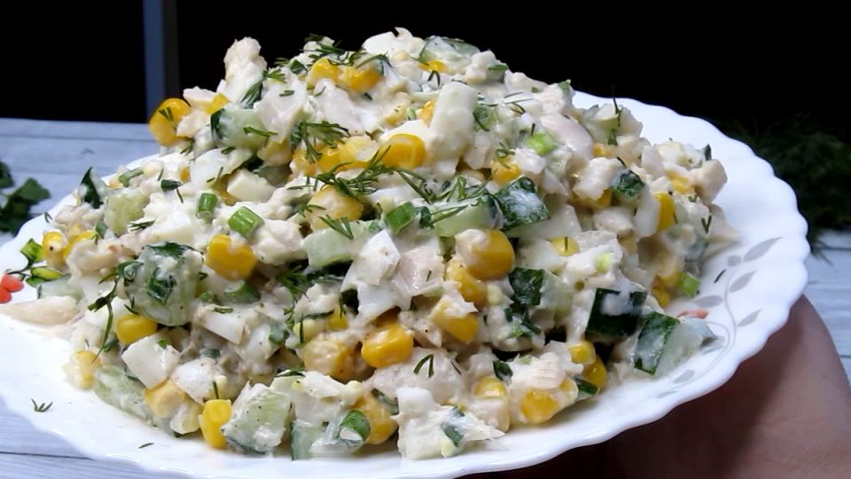 Незабываемый крабовый салат без крабов: новый взгляд на классику