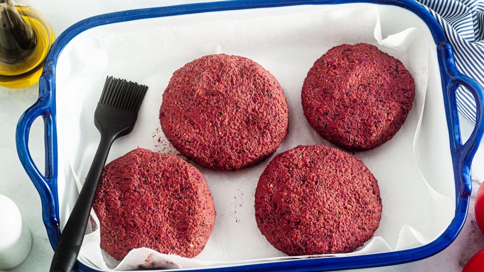 Находка для худеющих: эти котлеты из свеклы скрасят вашу диету