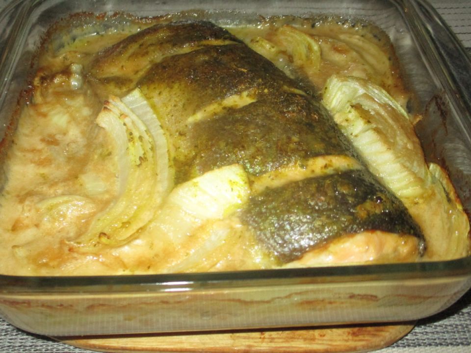 Необычная горбуша в духовке: ароматный соус, который удивит вас