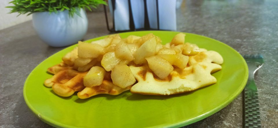 Вафли с яблоками и корицей: наслаждение для всей семьи